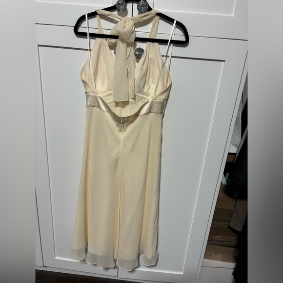 BCBG Silk Halter Dress NWT’s size 12 Marilyn Munro style - Picture 2 of 5